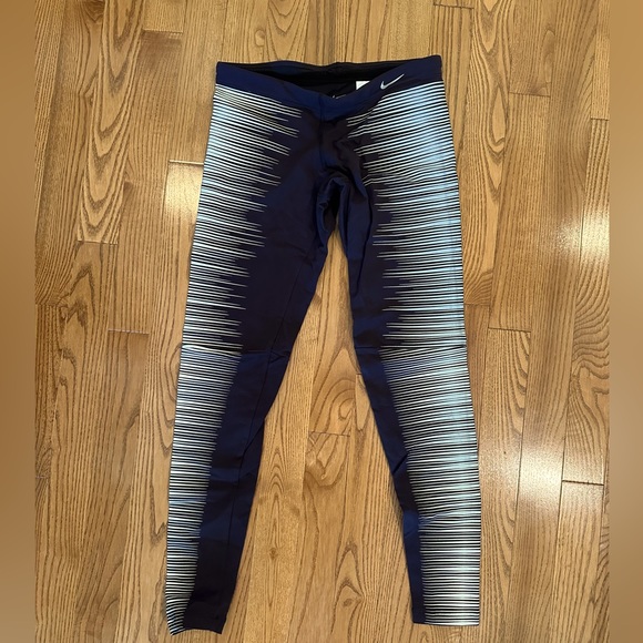 NEW Nike FLASH Reflective Stripes Legging 7/8 Length - Picture 1 of 3